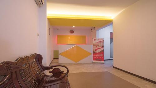 Lobby, RedDoorz near ITC Mangga Dua near Jakarta Old Town