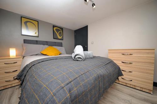 Stone's Throw City Centre - TV in every Bedroom!
