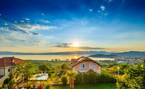 Villa Lake View