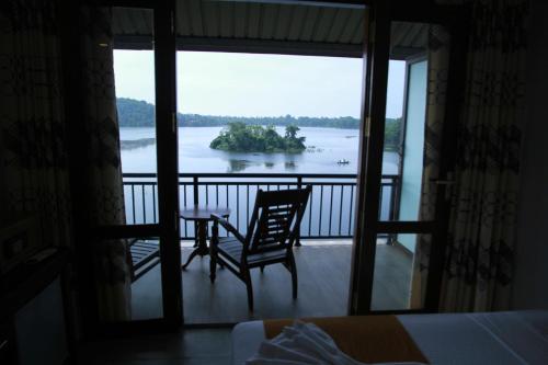  Deluxe Double Room with Lake View image 10