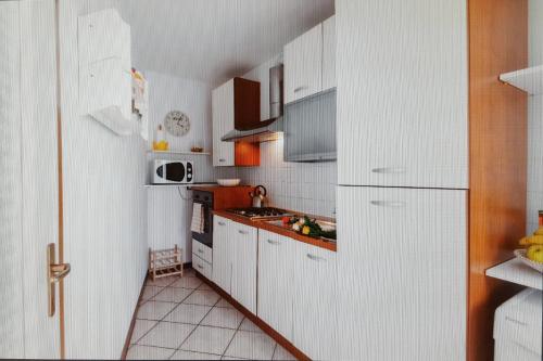 IL SOLE, grande appartamento in collina, Brunate (Foto 10)