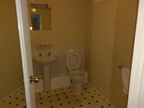 The Crown Hotel - image 4