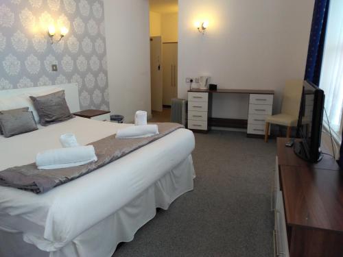 The Crown Hotel - image 3