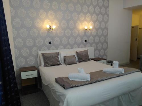 The Crown Hotel - image 6