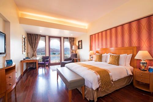 Radisson Blu Udaipur Palace Resort & Spa