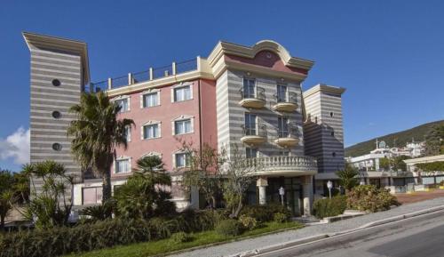 Зовнішній вигляд готелю, ALI HOTELS - Palace in Сан - Джованні Ротондо