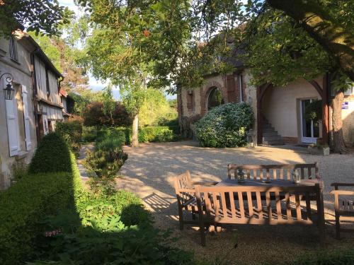 B&B Thibivillers - Le Puits D'Angle - Bed and Breakfast Thibivillers