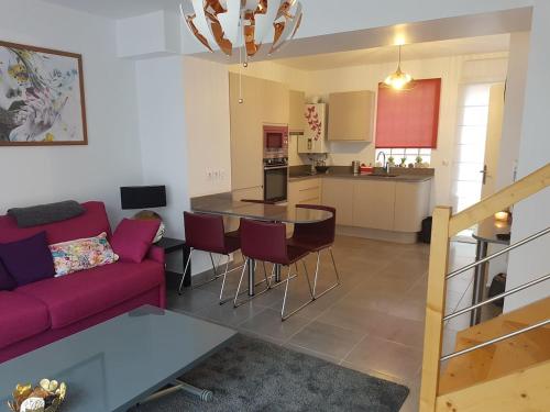 maison de ville idéalement située à honfleur avec parking gîte à louer Honfleur