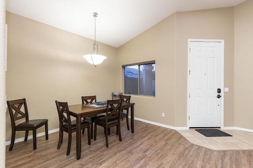 Ravenswood Retreat 3 BR by Casago
