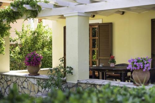 2 bedrooms, 4 beds