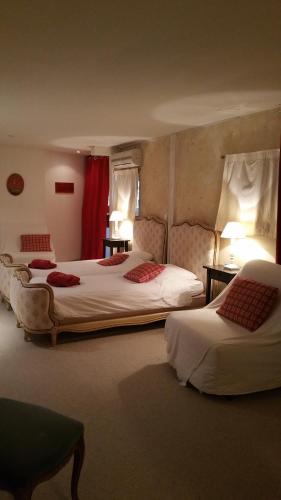 2 twin beds, 2 sofa beds