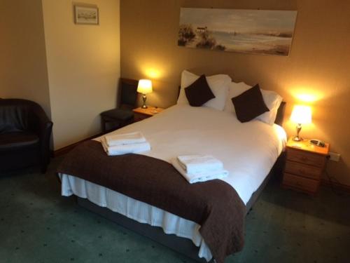 Crown House & Lodges B&B