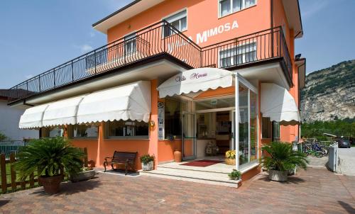  Albergo Villa Mimosa, Nago-Torbole bei Serravalle allʼAdige