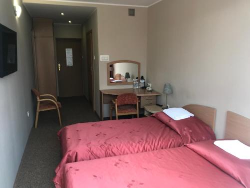 2 twin beds