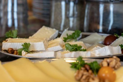 Ételek és italok, enjoyHotel garni Korntal Stuttgart b&b Parkplatz Sprinter Penny eTank in Korntal-Münchingen