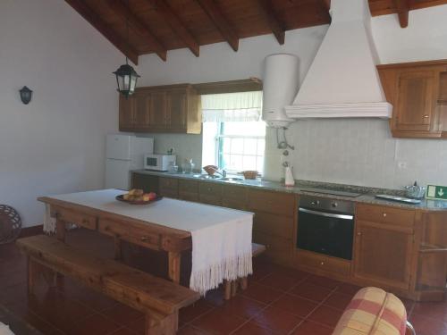 Azores Hibiscus House - Mountain and Sea in ไฟอาล ฮอตา