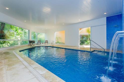 Beach Hotel Cambury - 수영장