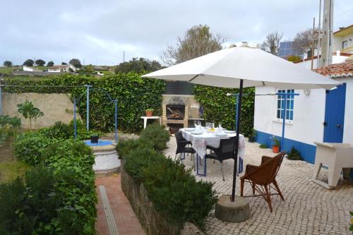 Villa Lurdes Next to Ribeira D'Ilhas Beach gîte à louer Santo Isidoro
