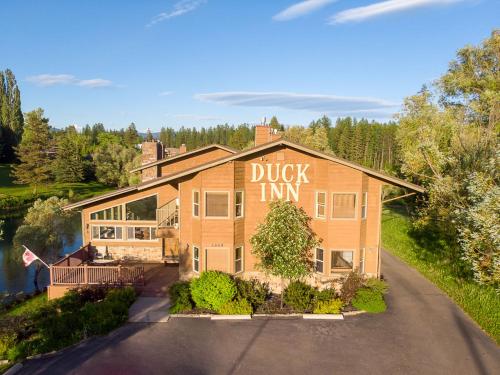 Duck Inn Lodge - Accommodation - Whitefish Mountain Resort