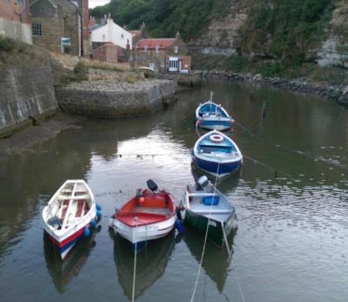 The Royal George Staithes - image 2