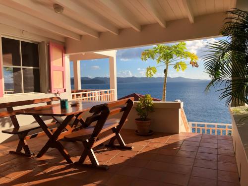 Rõdu/terrass, White Bay Villas in Jost Van Dyke