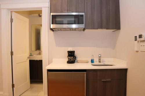 A Stylish Stay w/ a Queen Bed, Heated Floors.. #15