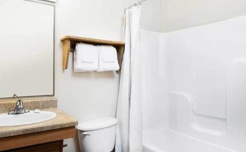 WoodSpring Suites Tyler Rose Garden