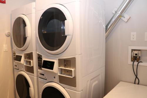 A Stylish Stay w/ a Queen Bed Heated Floors.. #36 - image 12