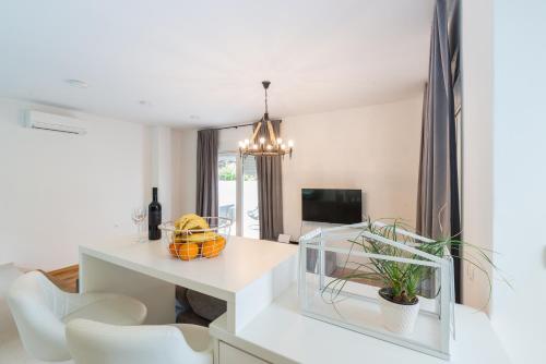 Villa Donato with Jacuzzi - image 5