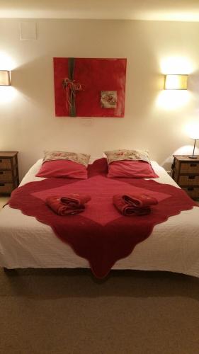 1 queen bed, 1 sofa bed