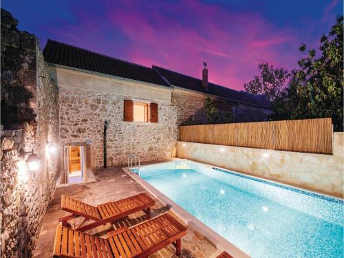  Five-Bedroom Holiday Home in Nadin, Pension in Nadin