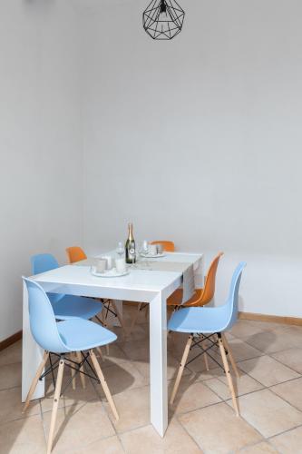 A World Aparts - 40 Sforza - image 9