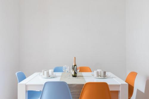 A World Aparts - 40 Sforza - image 7