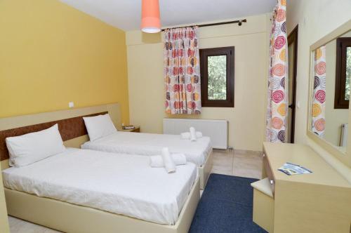 2 bedrooms, 4 beds