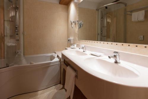 Miramonti Park Hotel - image 11