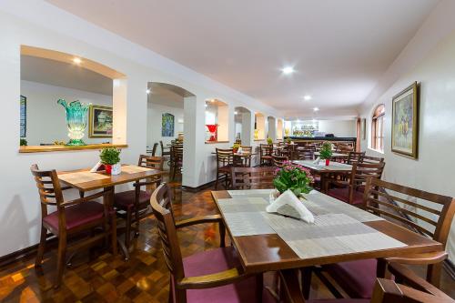 Food and beverages, Hotel Euro Suite Campos do Jordao By Nacional Inn - A 800 metros da Vila Capivari in Campos Do Jordao