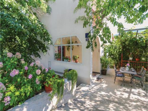  Three-Bedroom Apartment in Ostrvica in Ostrvica