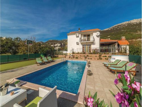  Four-Bedroom Holiday Home in Kastel Stari, Unterkunft in Kaštela