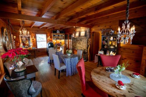 Ēdiens un dzērieni, ELLIOTT HOUSE BED & BREAKFAST in Shaver Lake (CA)