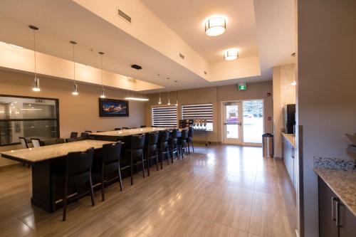 Makanan dan Minuman, Super 8 Canmore in Canmore (AB)