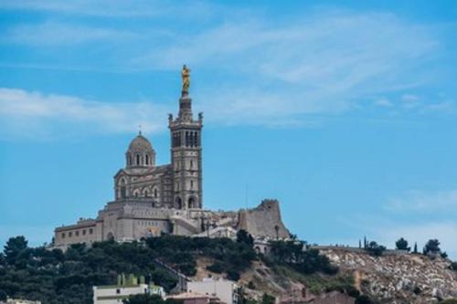 T2 Vue sur la Basilique de Notre Dame de la Garde