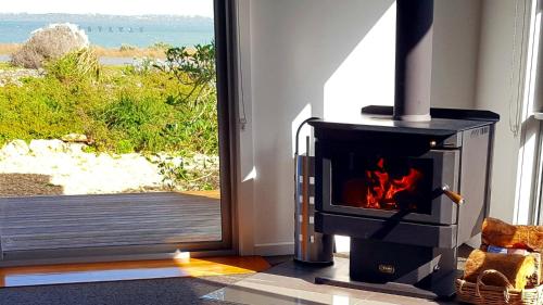 Coorong Waterfront Retreat