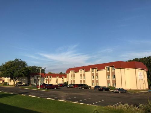 Ramada by Wyndham Albert Lea