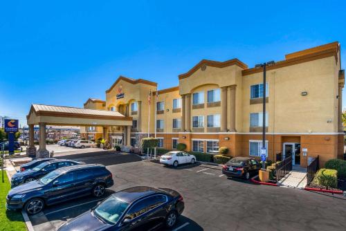 . Comfort Inn & Suites Sacramento – University Area