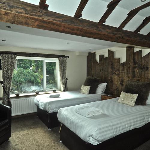 2 twin beds