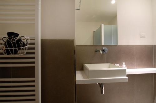 Double or Twin Room image 4