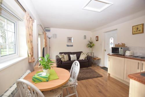 Little Rushbrook Cottages - image 2