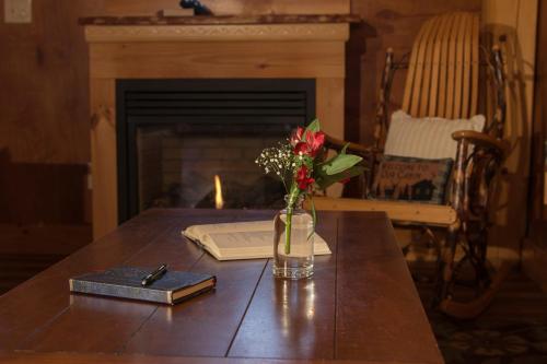 Robert Frost Mountain Cabins Room Type - Cabin #2 - Sunrise Vista with Mountain View (Non-Pet Friendly)