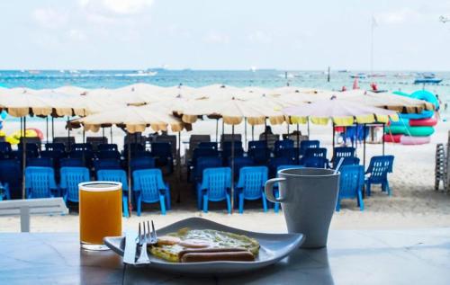 Tawaen Beach Resort near Koh Lan