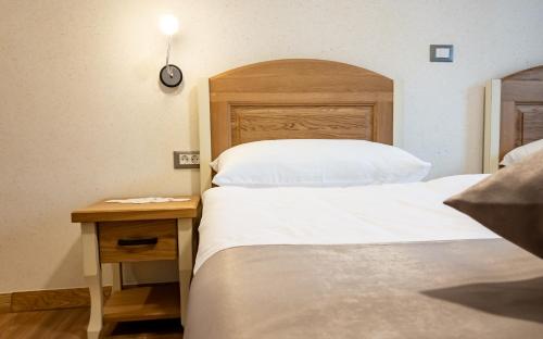 Deluxe Double or Twin Room with Mountain View